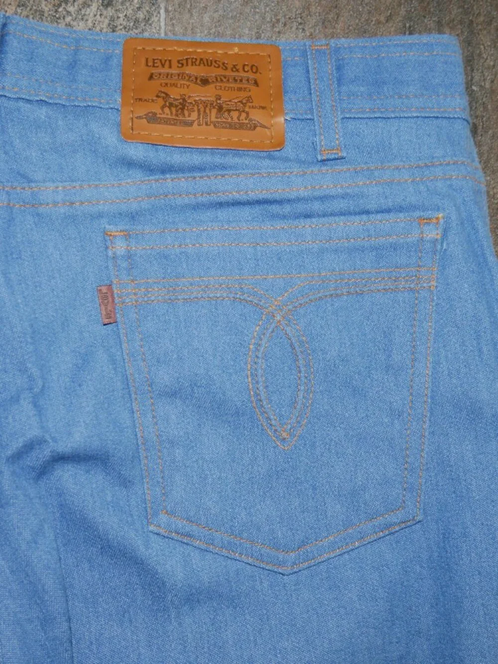 Vintage Levi's Action Jeans Men 33x29 Light Wash Blue Denim Made in USA Vtg 90s